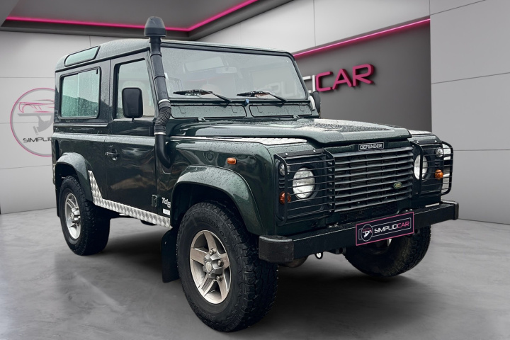 LAND ROVER 90 DEFENDER
