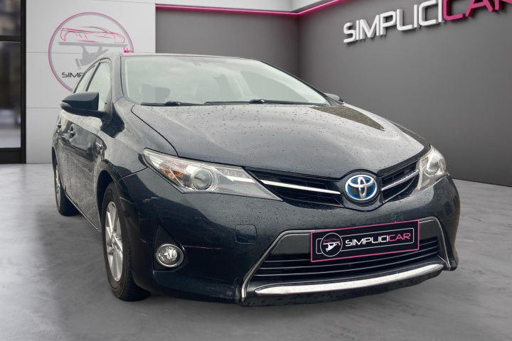 TOYOTA AURIS